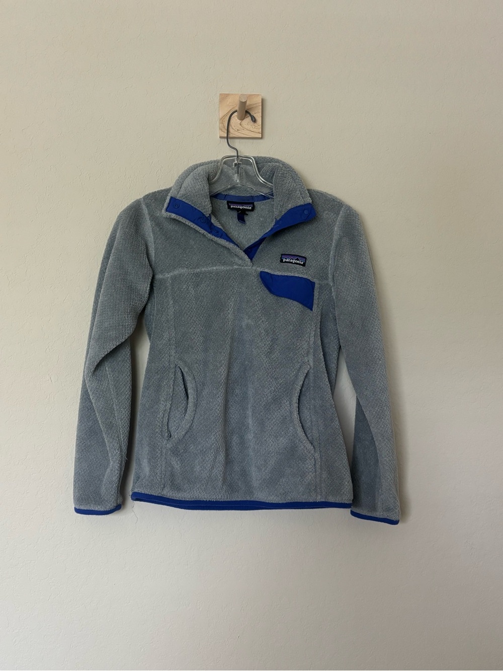 Patagonia Light Gray Fleece Pullover with Blue Trim